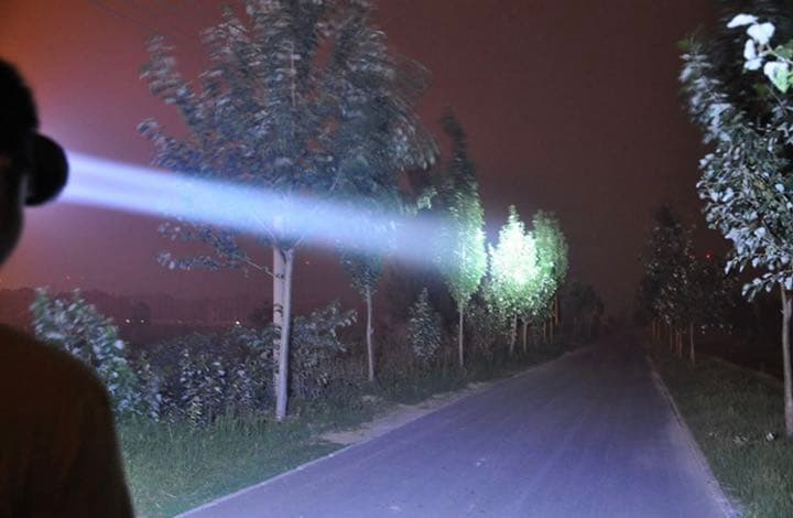 驚異的な明るさ 超強力8000ルーメン 充電式LEDヘッドライト T62段階点灯