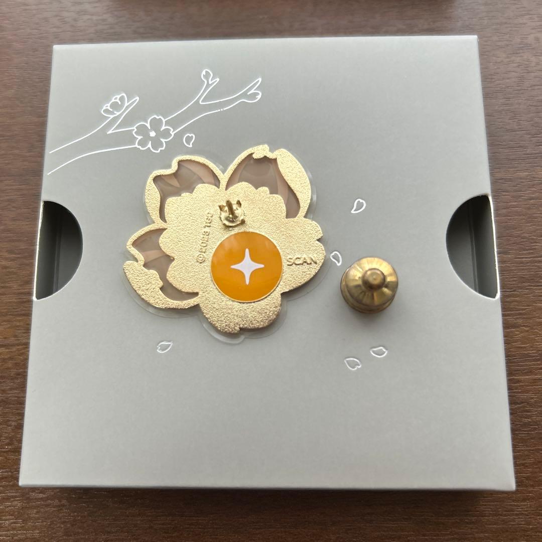 ピンバッジ 花笑む
