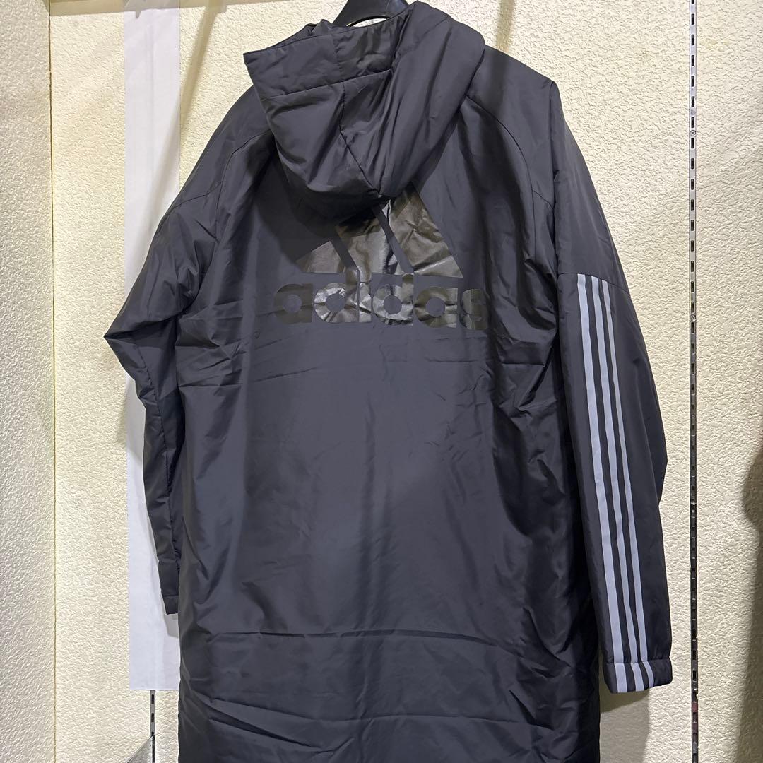 アディダスベンチコート新品Ｌサイズ