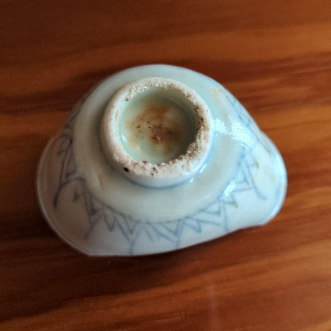 青色 波形の縁取り 陶器 小皿　初期伊万里の陶片骨董品