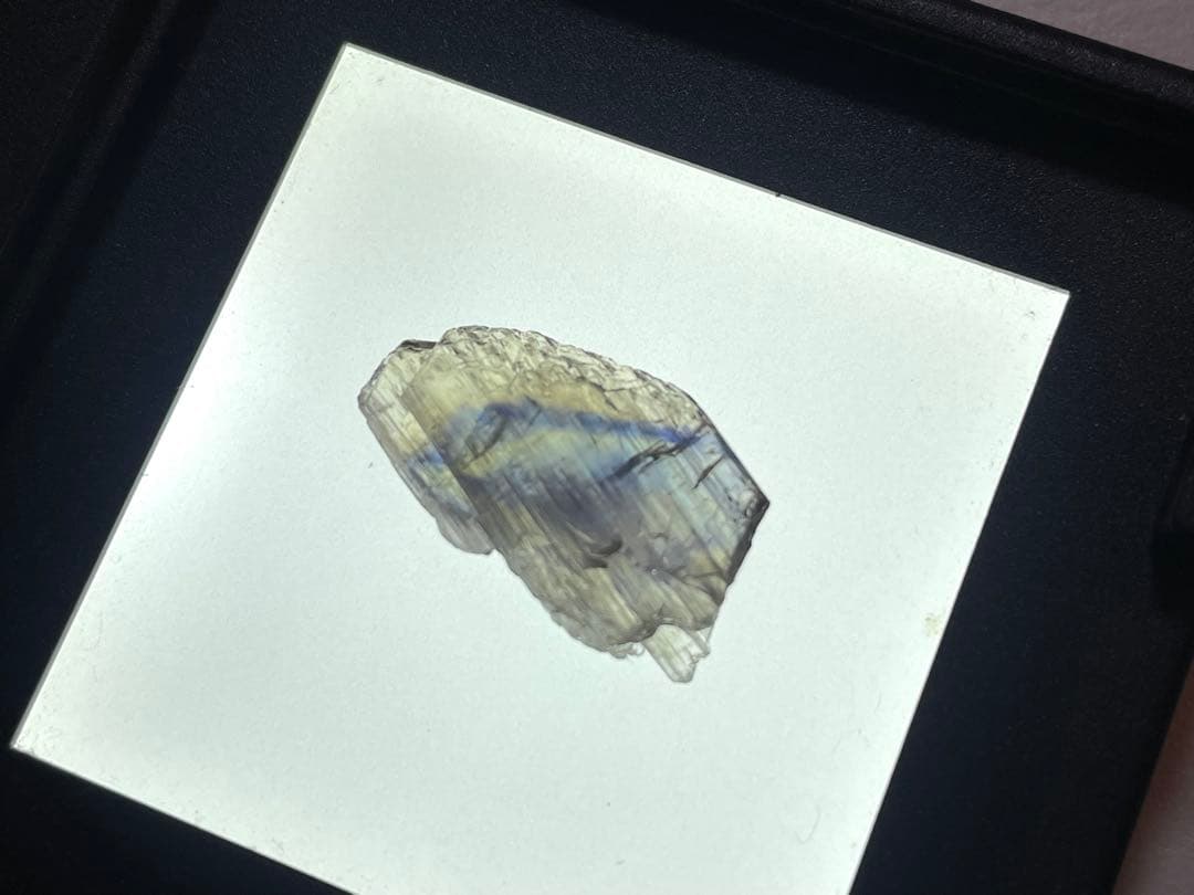 鉱物標本　Tanzanite タンザナイト非加熱　タンザニア産