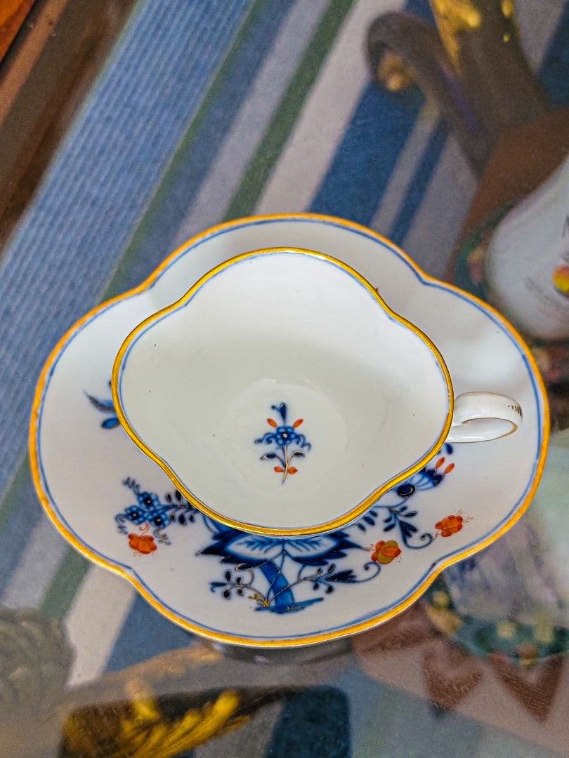 【極希少】 Meissen (マイセン) 一級品 四つ葉型 金彩と赤花の咲き誇る