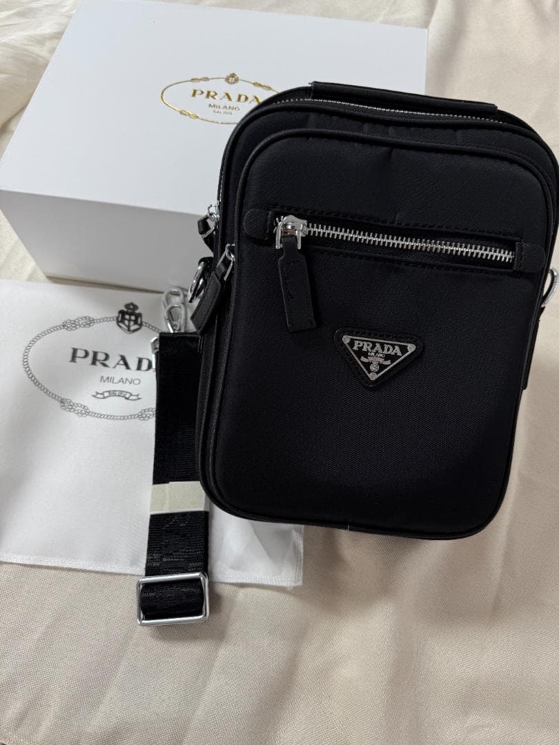 極美品 DI！OR！メンズショルダーバッグブラック/アイボリー~~
