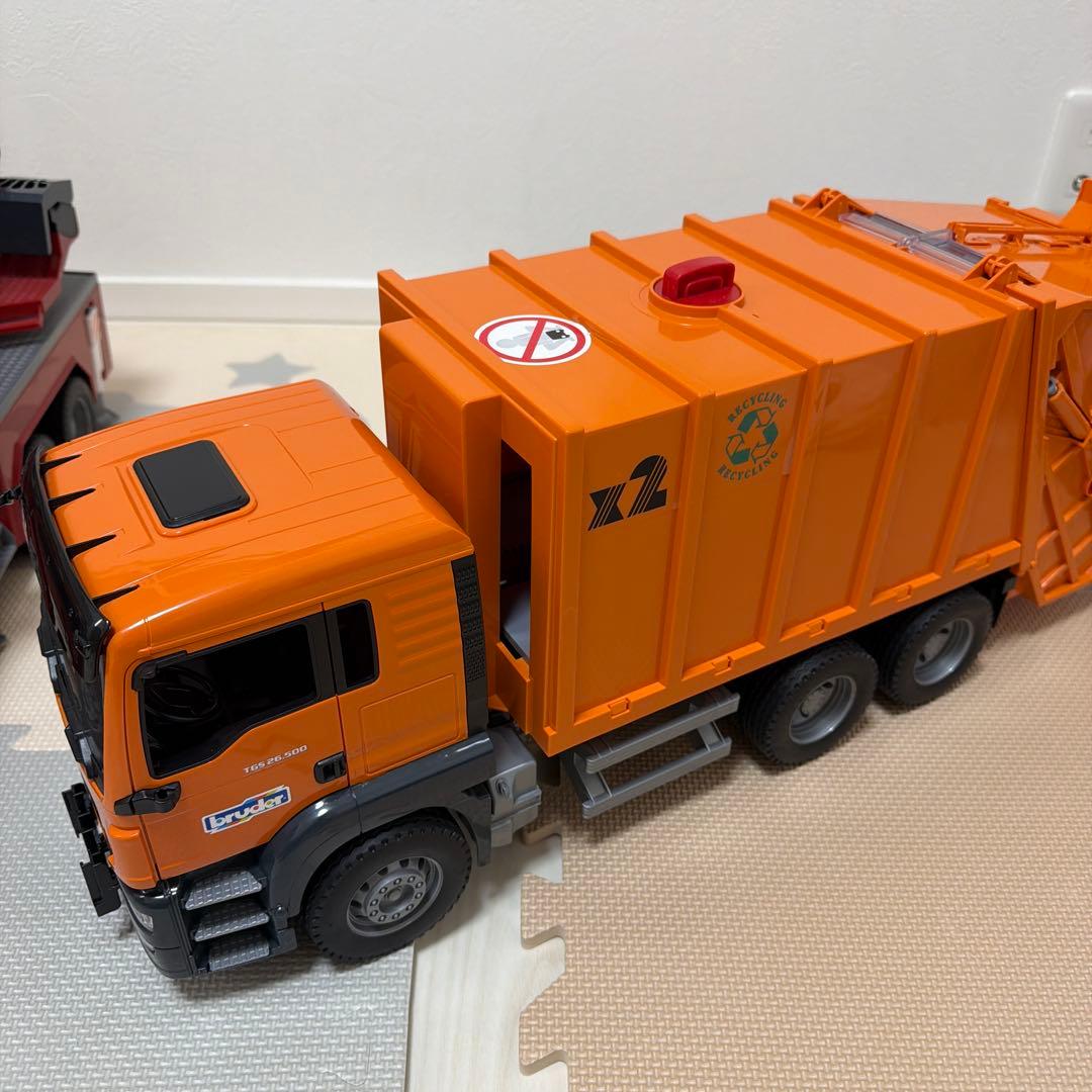 ブルーダー　bruder クレーン車 トラック　ゴミ収集車　消防車　働く車