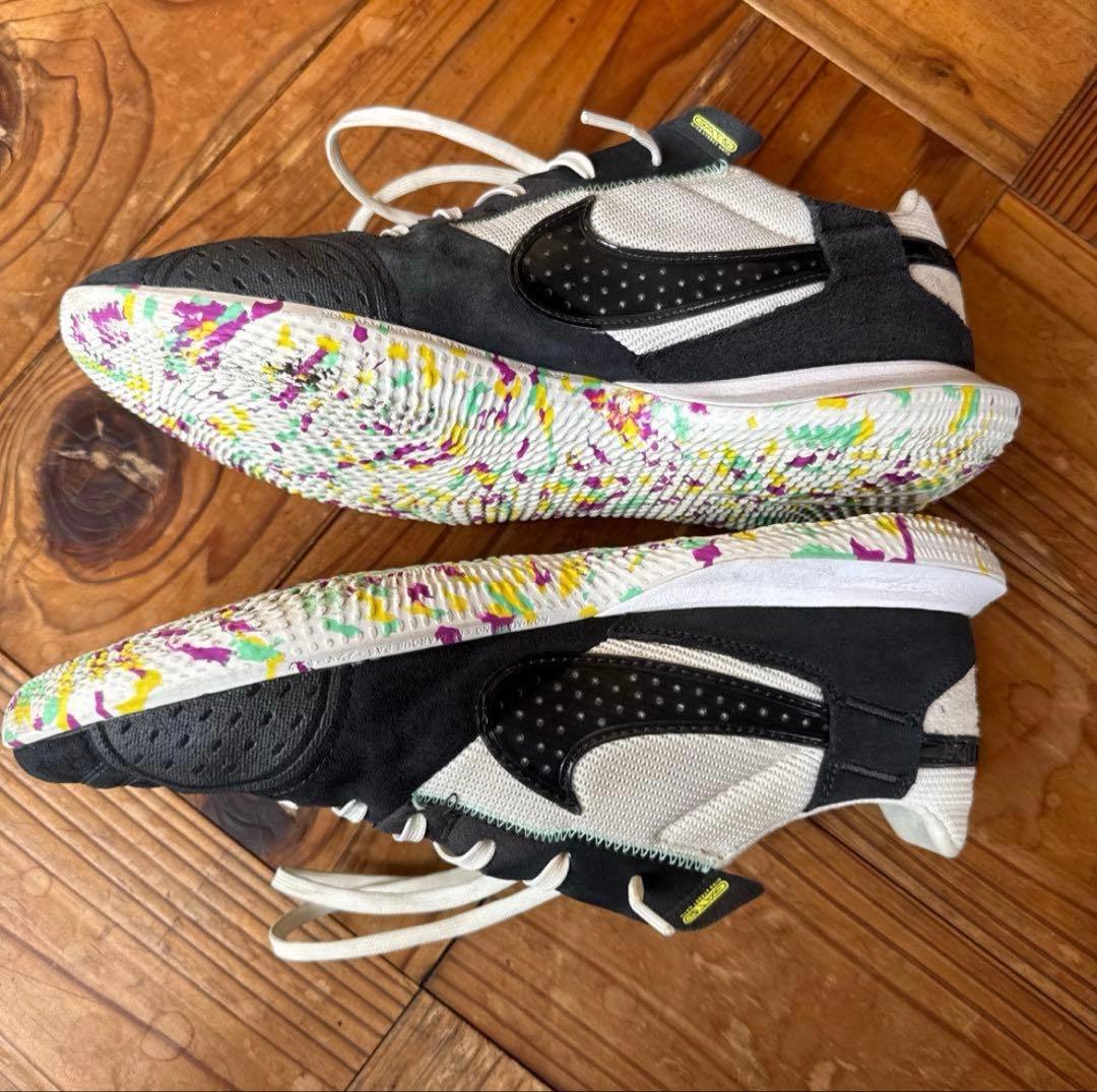 Nike サッカーシューズ カラフル　27.5cm