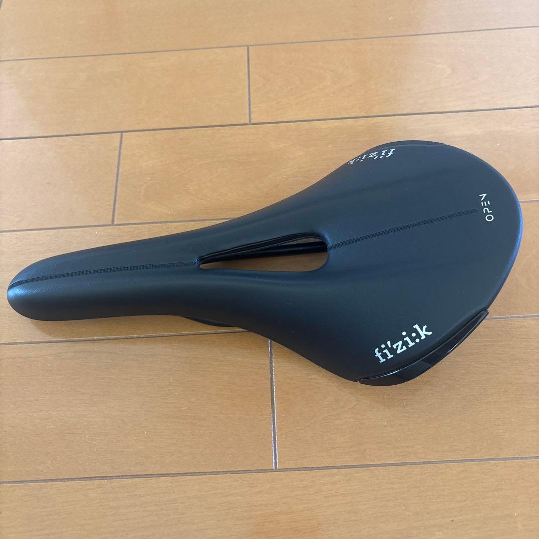 fizik Aero サドル 黒　ALIANTE.R5