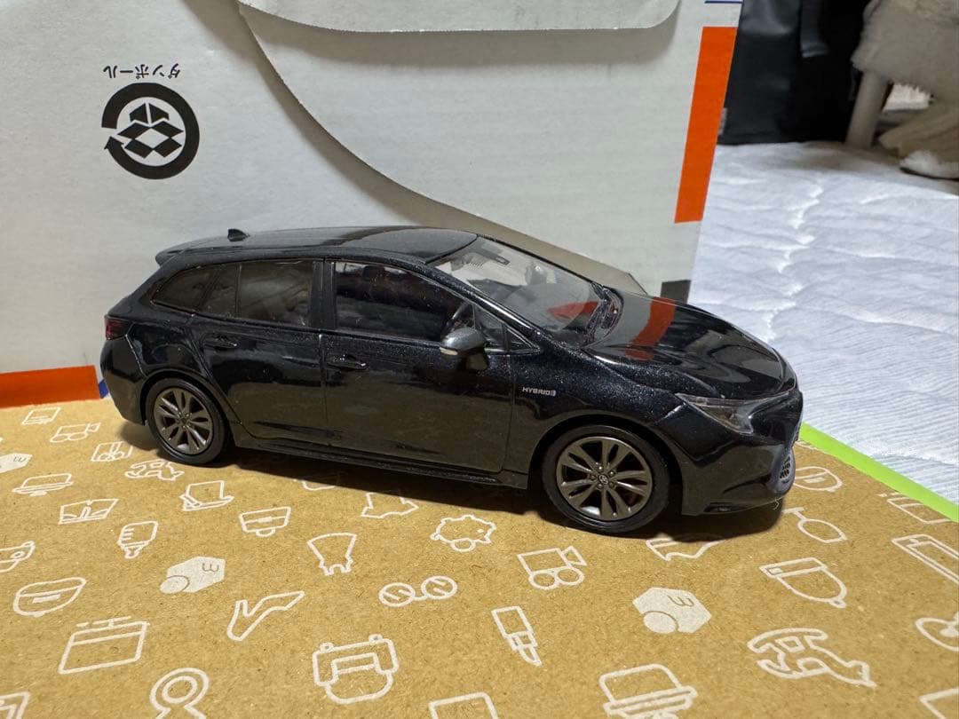 カローラツーリング W×B 色見本ミニカー2台セット ブラックとホワイト1/30
