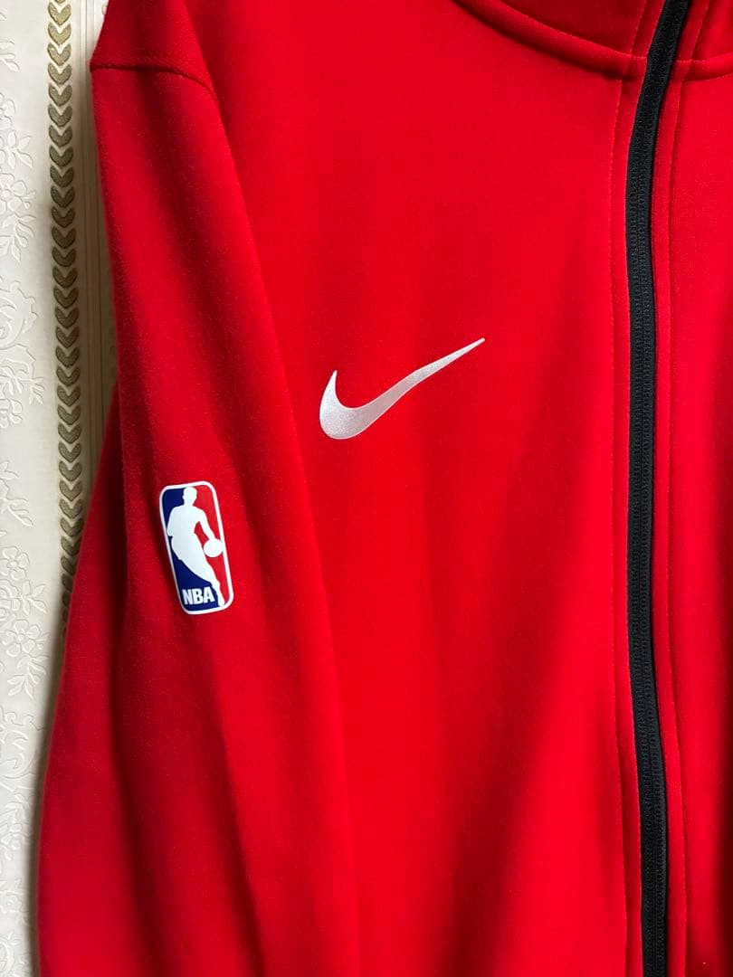 新品NIKE NBA シカゴ・ブルズ フード付きジャケット