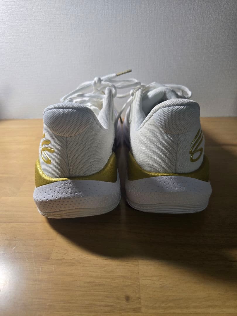 UNDER ARMOUR カリースプラッシュ バッシュ 白×金 28cm
