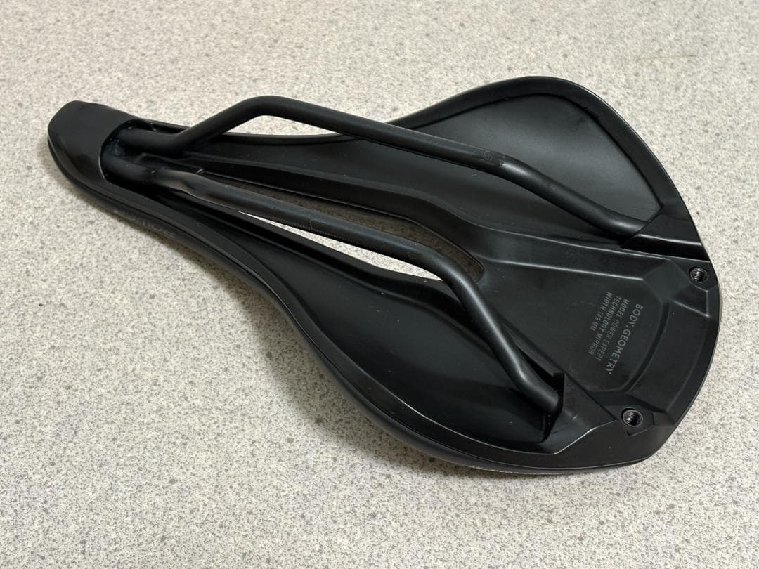 SPECIALIZED POWER EXPERT MIRRORサドル 143mm