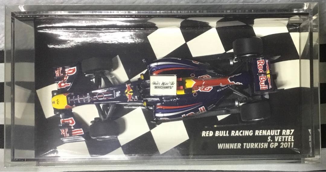 1/43 レッドブル ルノー RB7 トルコGP 優勝 2011年 ベッテル