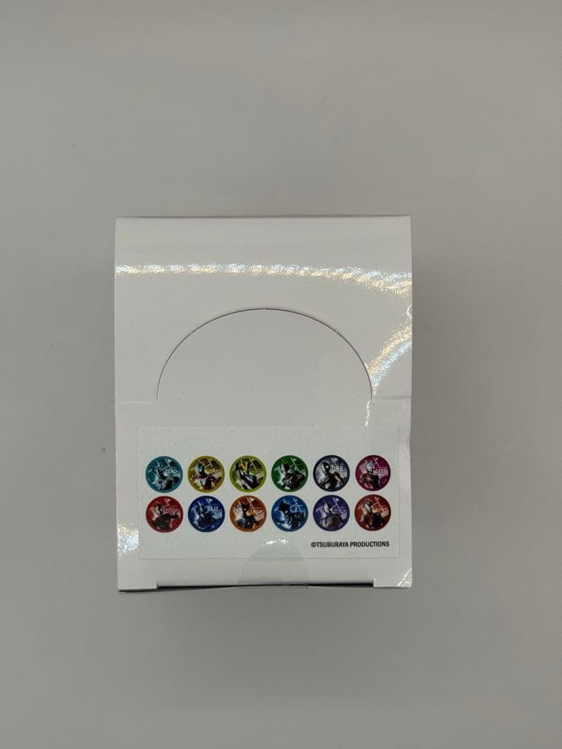 ウルトラマン　ランダムメタリック缶バッジ 全12種　未開封品