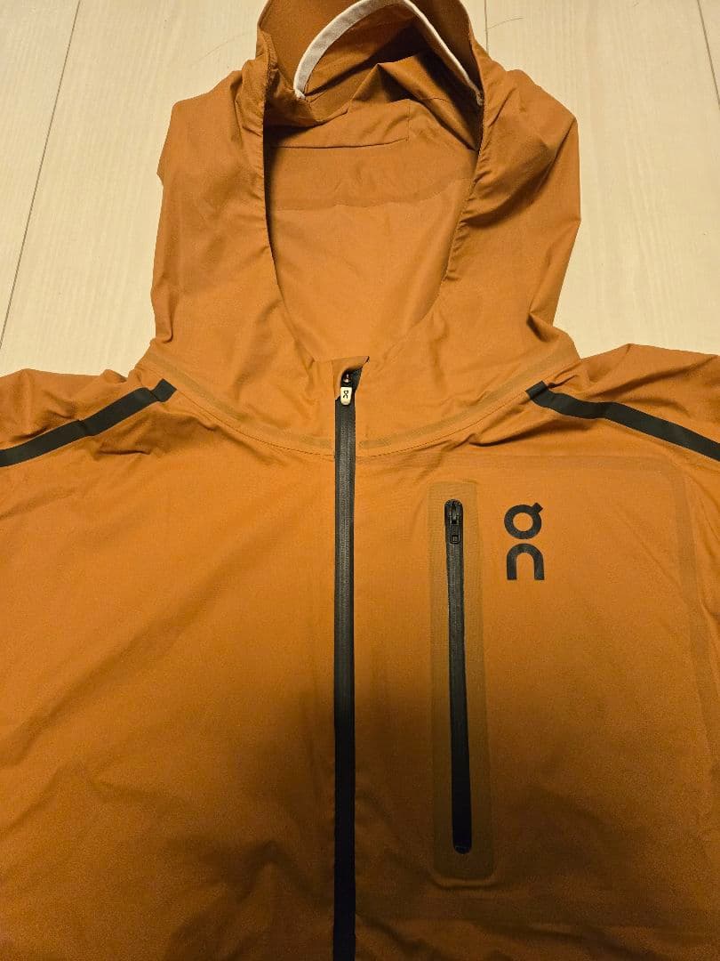 On weather jacket オン ランニング
