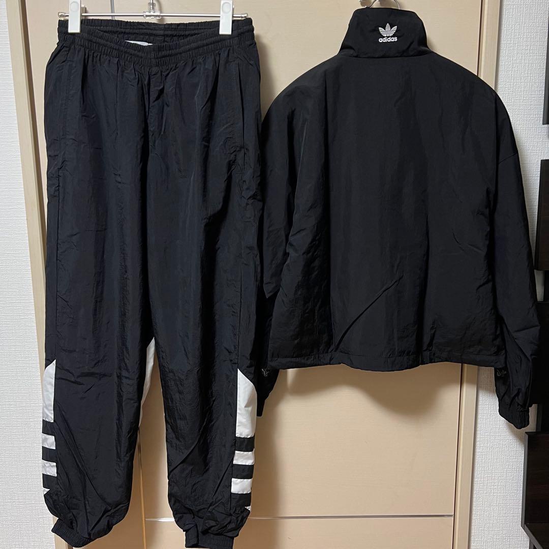 adidas アディダス セットアップ ストライプデザイン　ジャージ上下セット