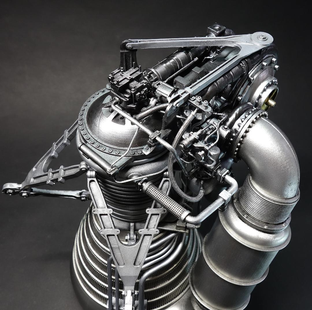 ロケットダイン社製 H-1 ロケットエンジンモデル完成品