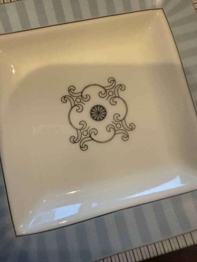 値下げ‼️ウェッジウッド　11.8cm×11.8cm 希少なスクエアプレート
