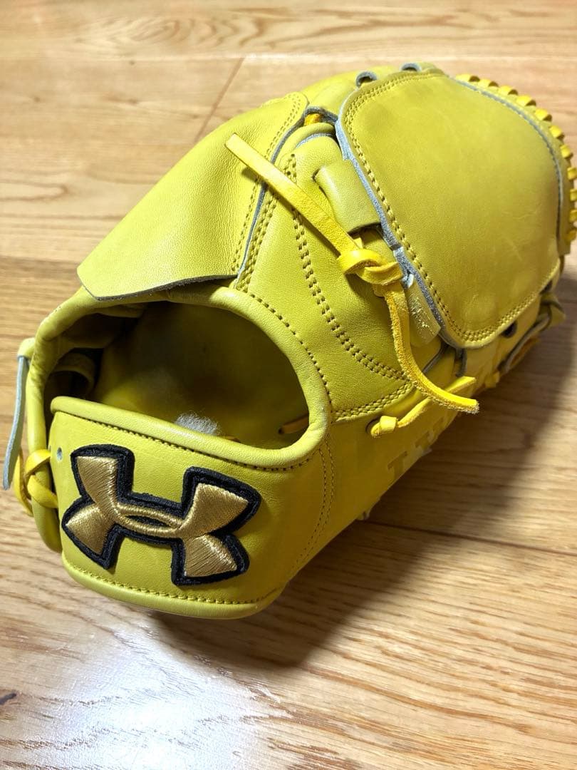 硬式グローブ　投手　ピッチャー　アンダーアーマー　Under Armour 黄色