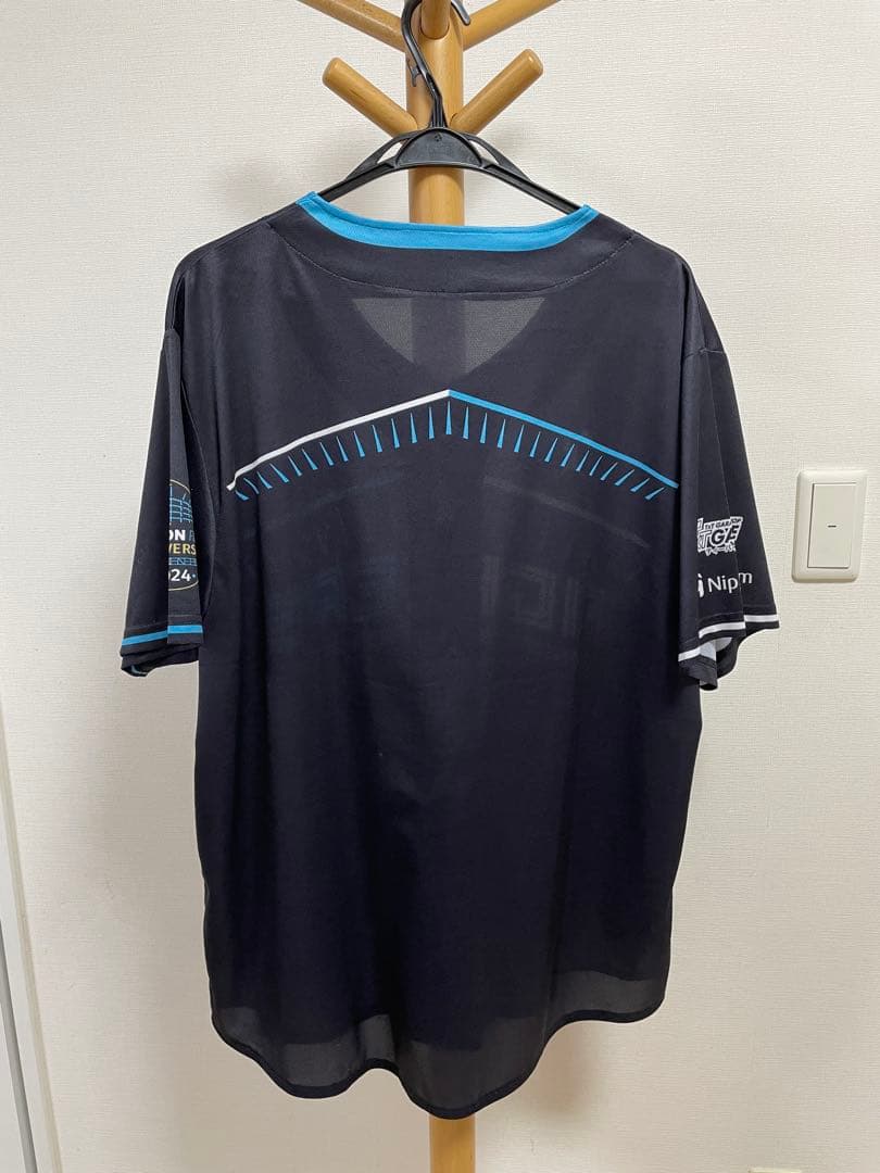 日本ハムファイターズ　来場者ユニフォーム3着　とスイングタオル