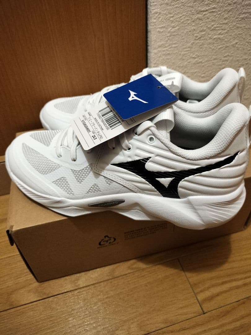 【新品タグ付き】MIZUNO バレーボールシューズ 24.0cm