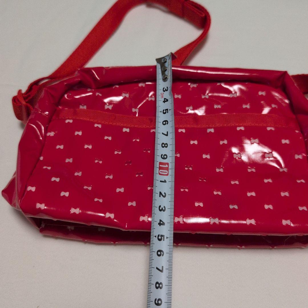 LeSportsac サンリオ リボン模様の赤いショルダーバッグ