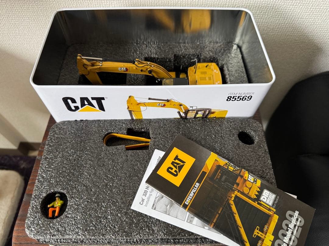 CAT 320 Hydraulic Excavator 1:50スケール