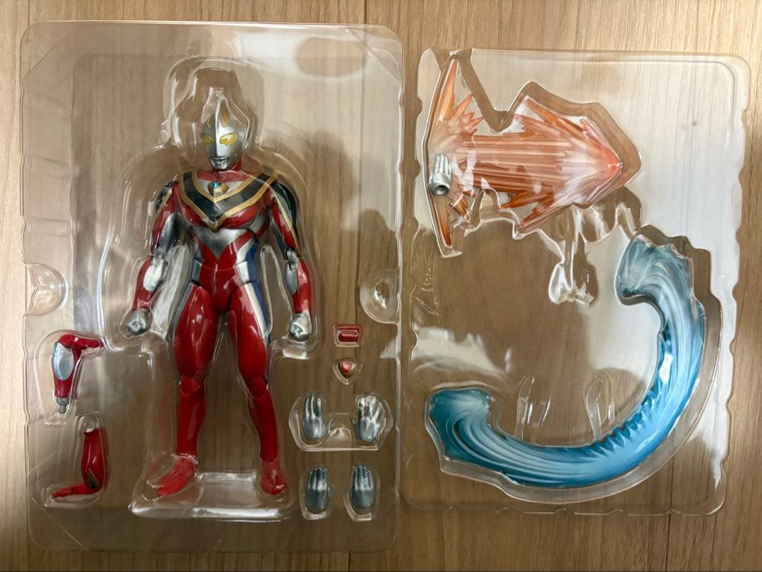 ULTRA-ACT　ウルトラアクト　ウルトラマンガイア　スプリームバージョン