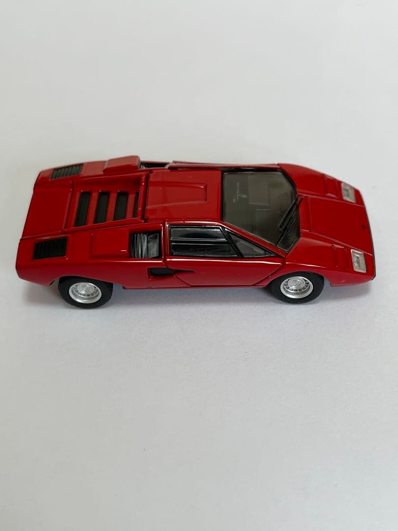 トミカリミテッドヴィンテージネオ　ランボルギーニ カウンタック　LP400 赤