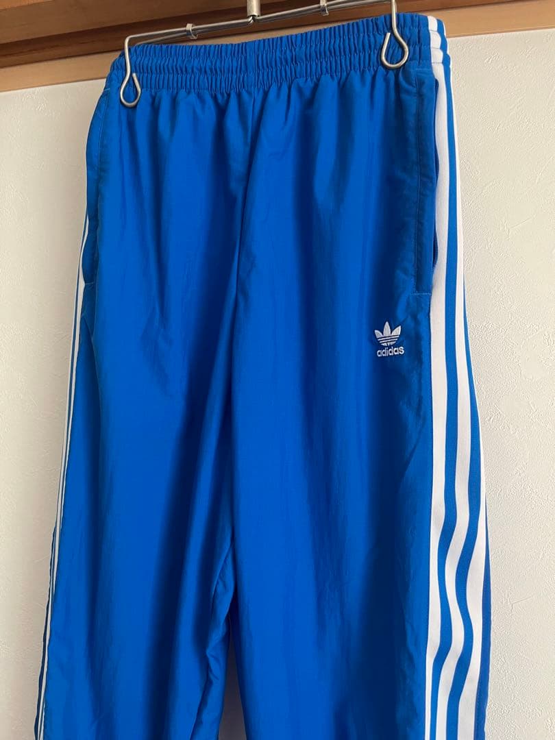 adidas トレーニングパンツ　レディースLサイズ ３本ライン　ナイロンパンツ