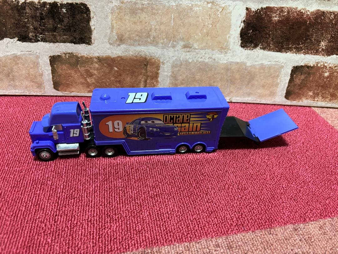 【新品】　カーズ　マック　トラック　トレーラー　4台セット