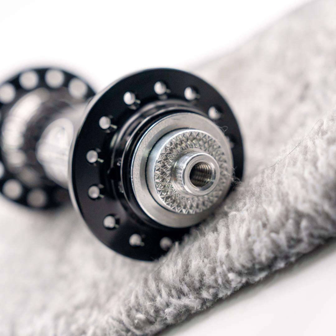 WHITE INDUSTRIES T11 フロントハブ 100mm 28H