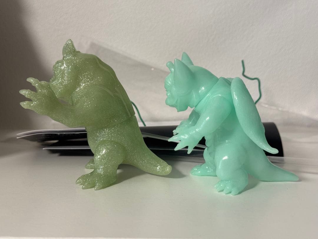 シカルナ工房　発光性怪獣フィギュア2体セット