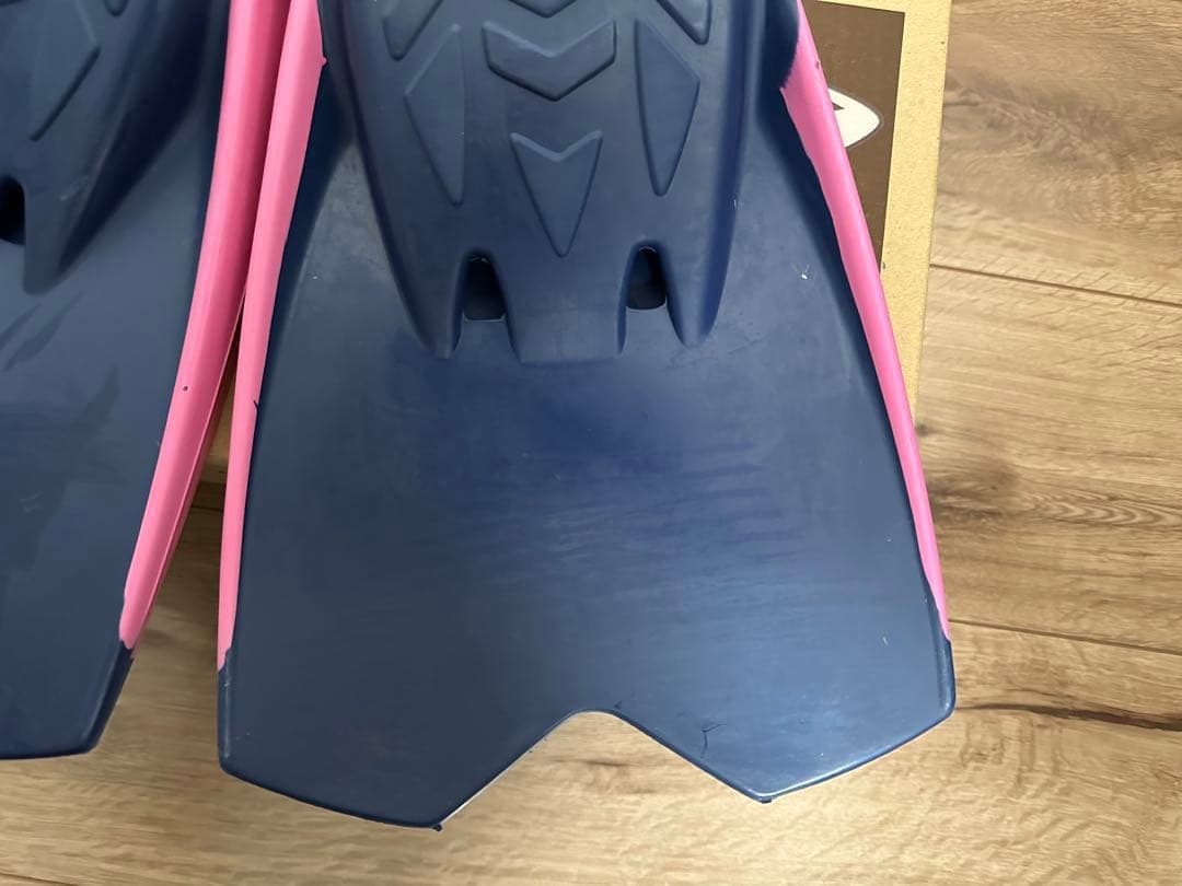 新品　ZEBEC ゼベック フィン ミッドナイトブルー ピンク ボディボード　M