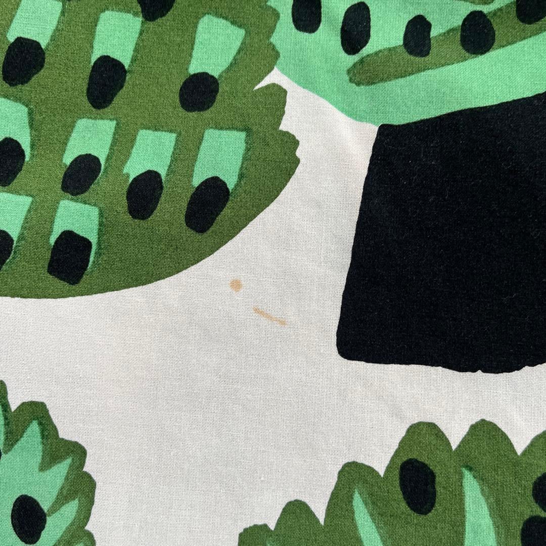 マリメッコ　marimekko メトサンヴァキ　掃き出し窓用カーテン1枚