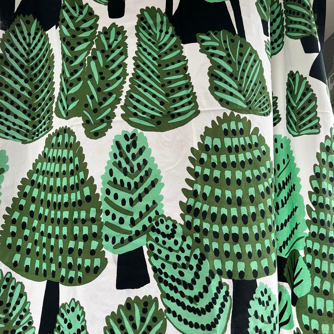 マリメッコ　marimekko メトサンヴァキ　掃き出し窓用カーテン1枚
