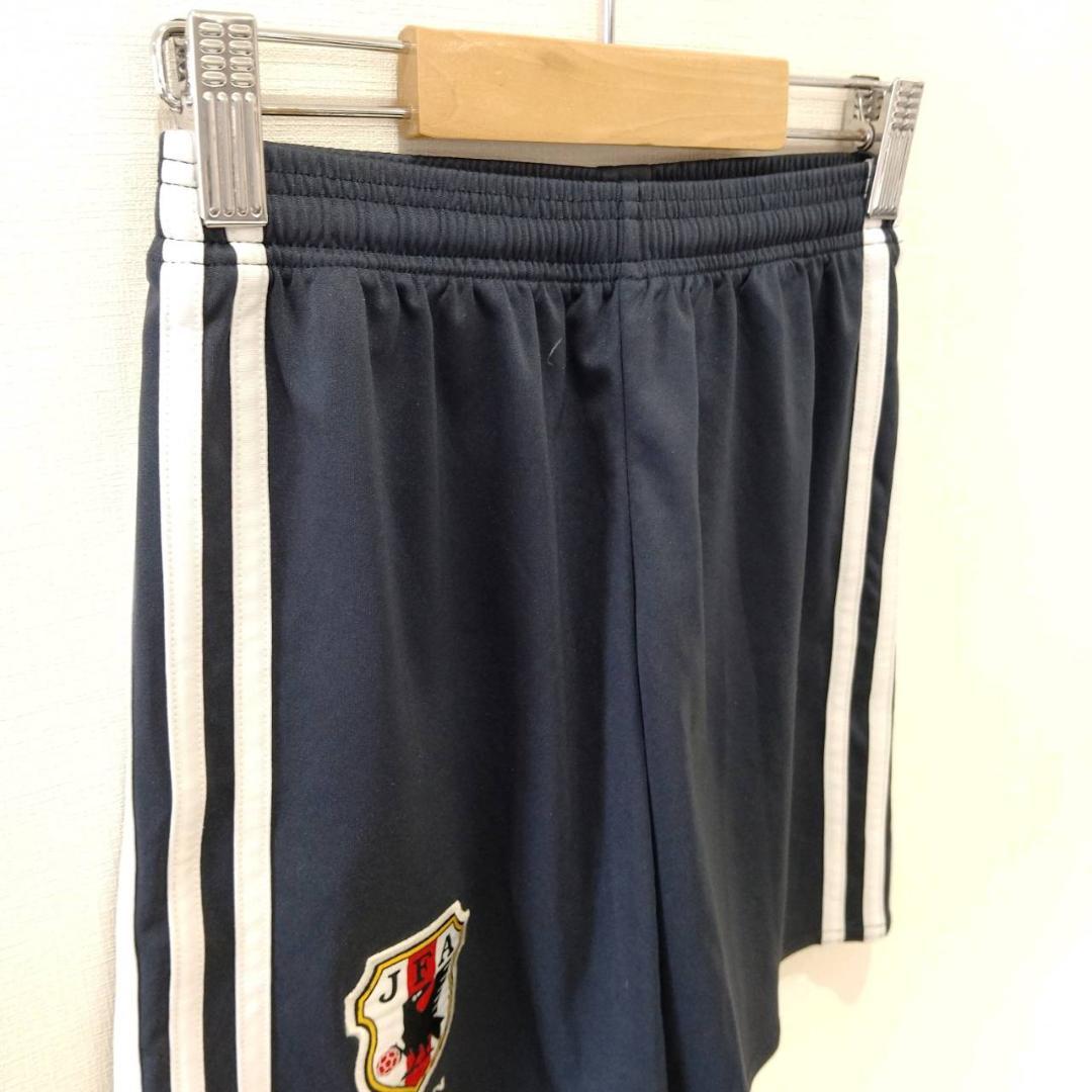 adidas アディダス メンズ ハーフパンツ ストライプ サッカー グレー F