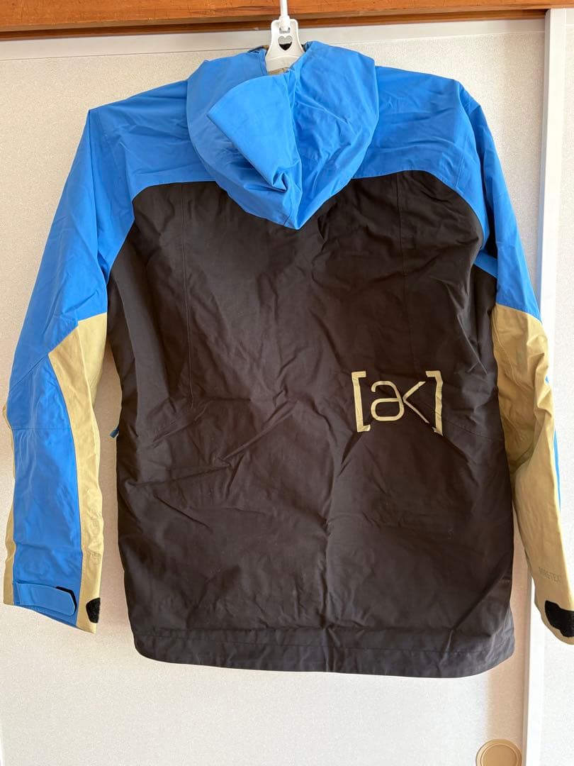 BURTON ［ａK］　スノーボードウェア上下セット（ジャケット・パンツ）