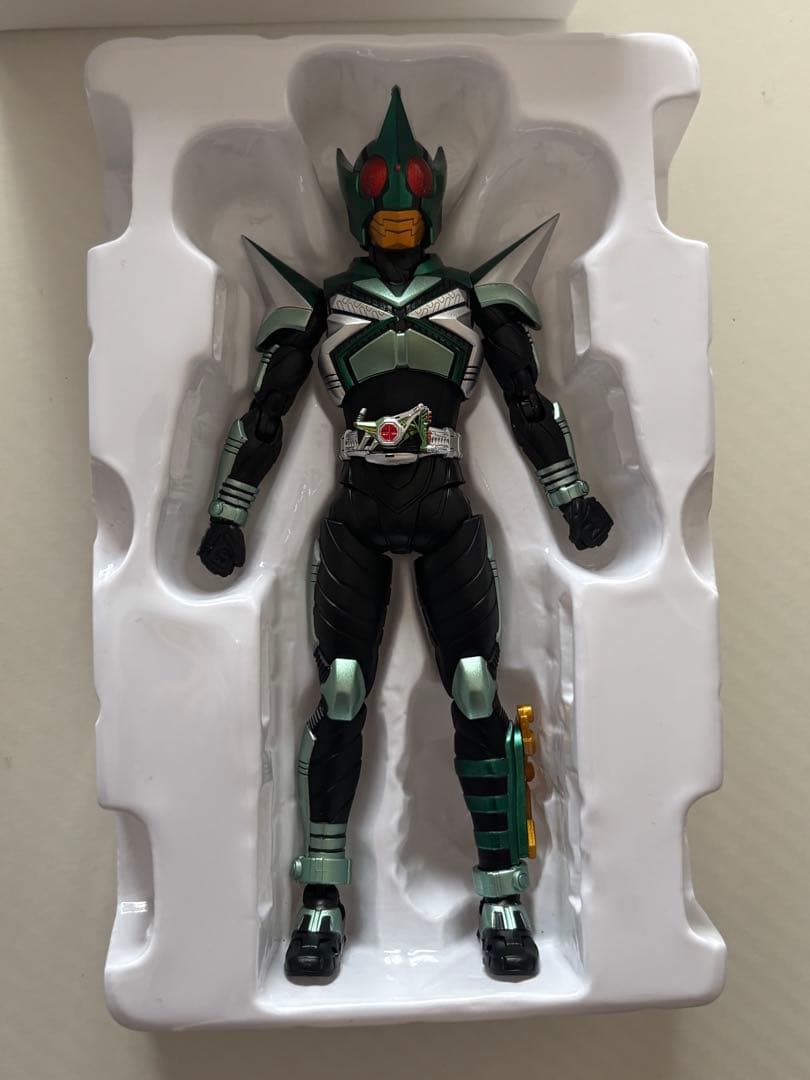 真骨彫製法　フィギュアーツ　仮面ライダーキックホッパー　仮面ライダーカブト