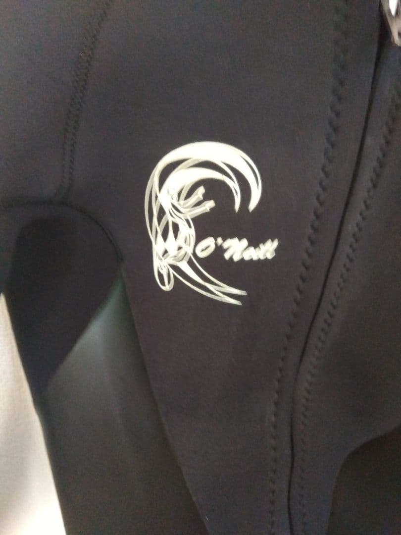K*.様 O'Neill タッパー 黒 ジッパー付き