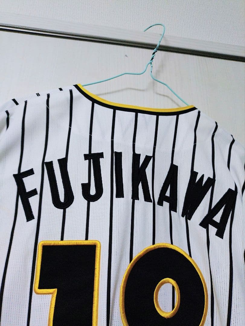 阪神タイガースユニフォーム(藤川投手モデル)