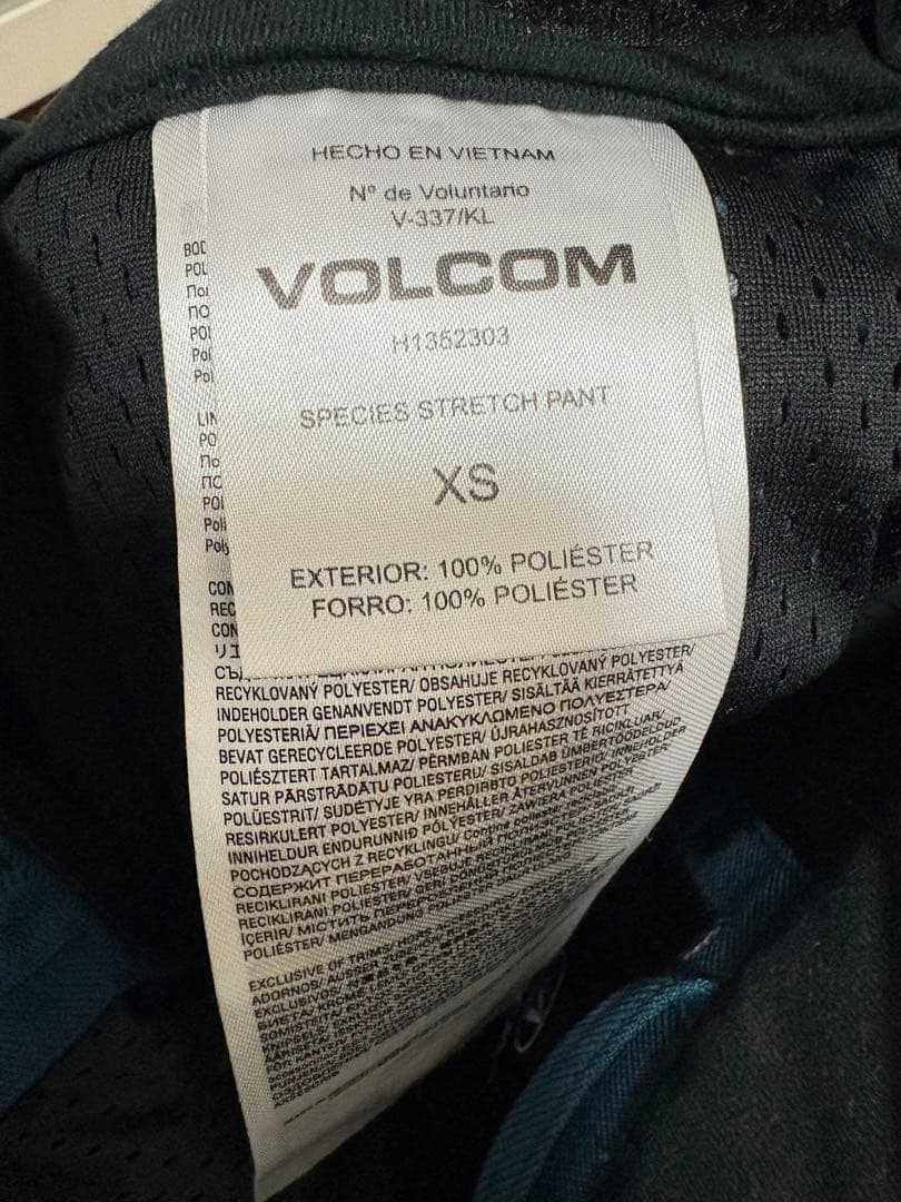 新品！VOLCOM SPECIES スノーボードパンツ 女性用 XS