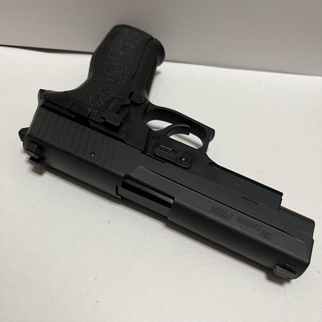 東京マルイSIG SAUER P226 E2ガスブローバック　マガジン計２本