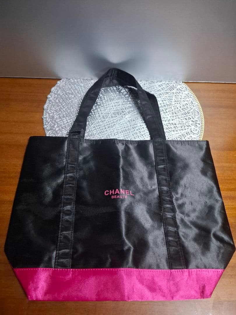限定セール‼️　CHANEL BEAUTE トートバッグ 黒/ピンク　ノベルティ