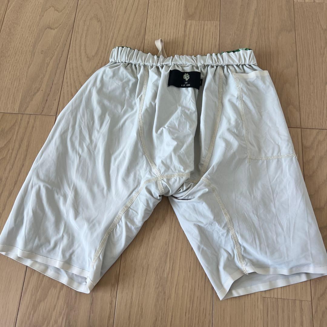 緑の葉柄トレーニングショーツ