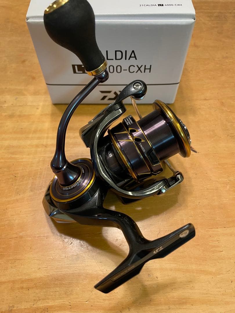 【美品】ダイワ CALDIA 4000-CXH スピニングリール