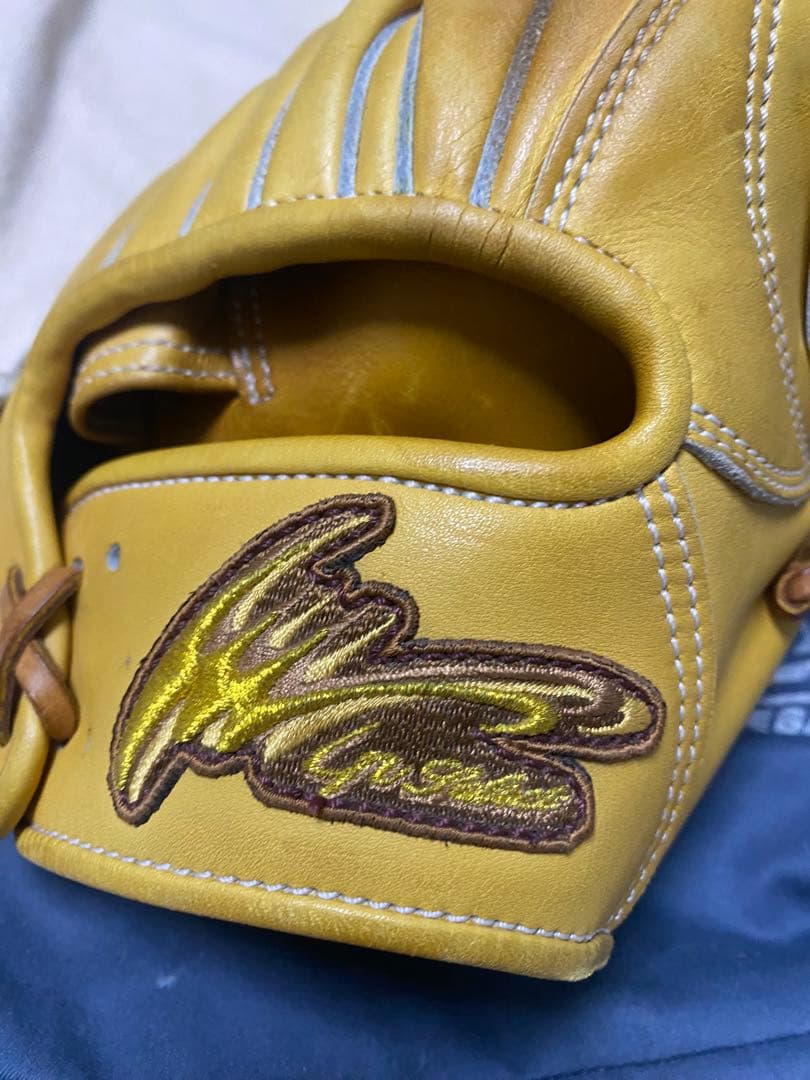 イエロー 硬式野球グローブ 収納袋付き 内野手用