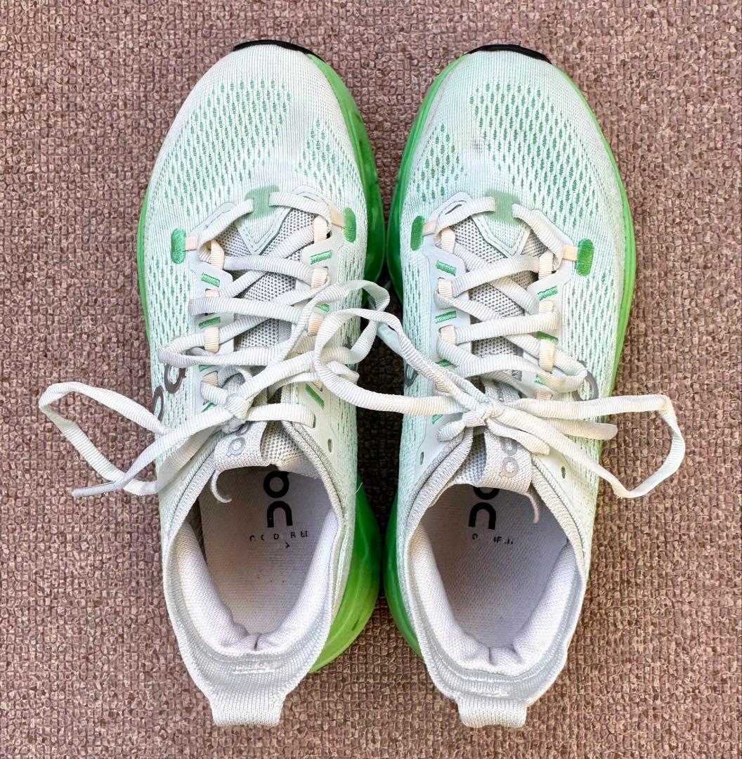 On (オン)Running Cloudsurfer Max 23.5cm