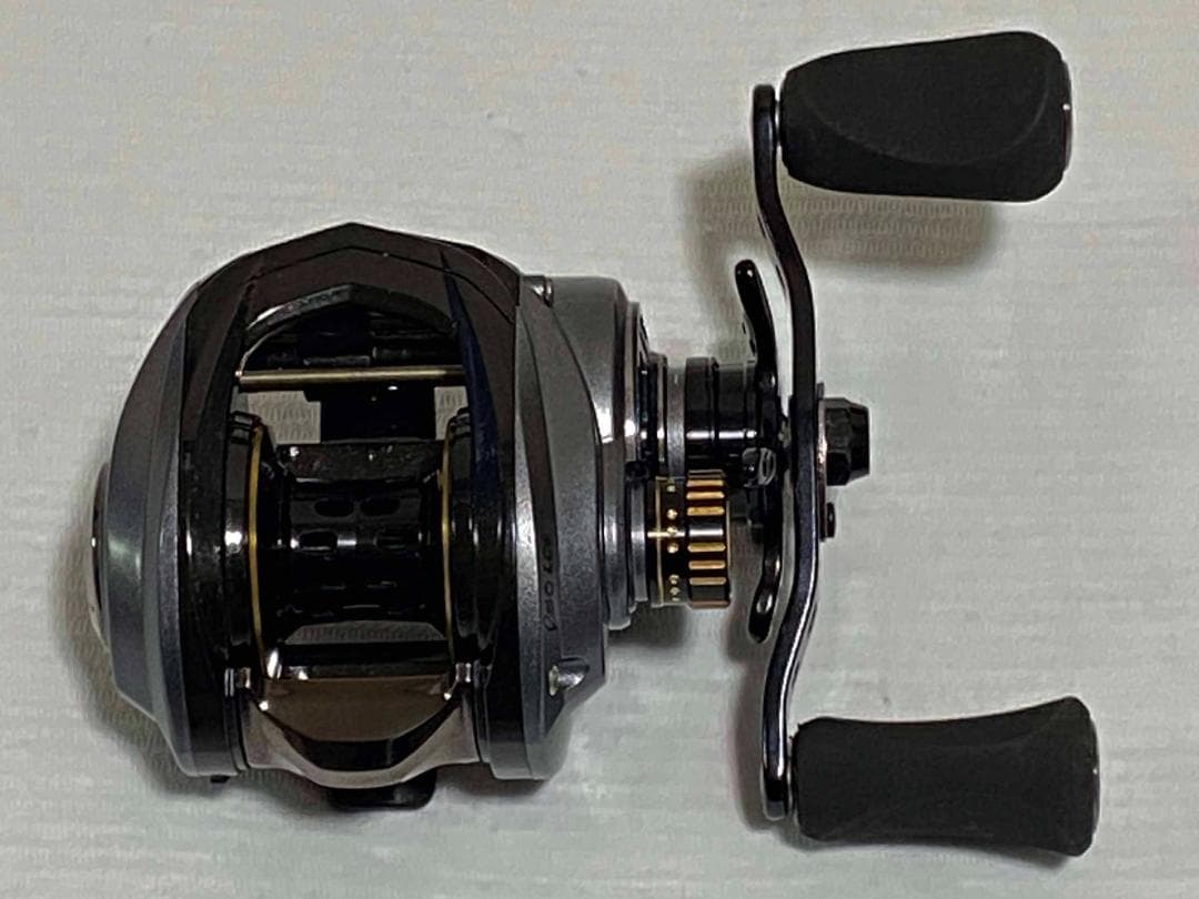 アブガルシア　レボ　エルシーシックス（Revo　LC6）『右巻き』　新品