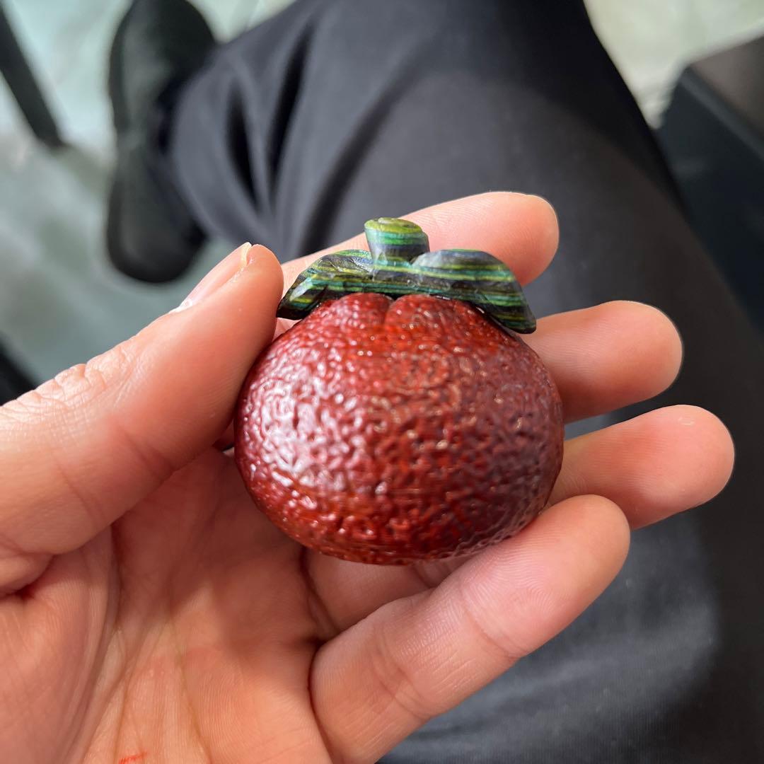 果物型フィギュア 赤色 リボン付き