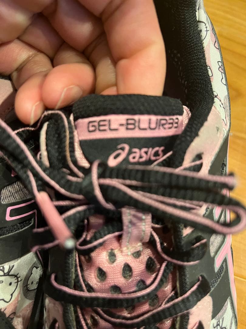 ASICS GEL-BLUR33 ハローキティ柄 黒/ピンク 24.5センチ
