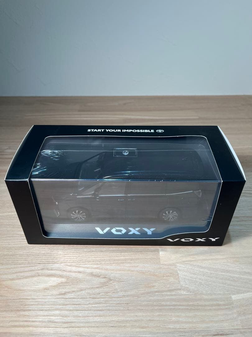 トヨタ　新型ヴォクシー　ミニカー